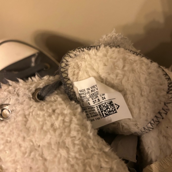 Converse Winterized High-Top Sneakers - Picture 9 of 10